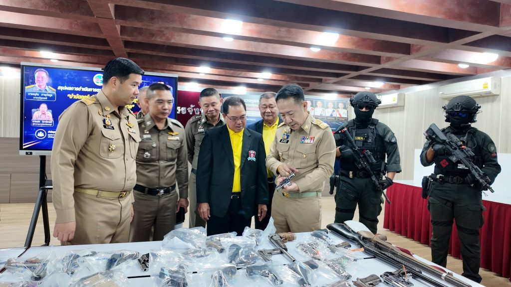 🚨 🚨 ตำรวจภูธรจังหวัดชลบุรี แถลงผลการขับเคลื่อนนโยบายรัฐบาล เดินหน้าปราบปรามอาวุธปืน–ยาเสพติด สร้างความปลอดภัยให้ประชาชน🔥🚨